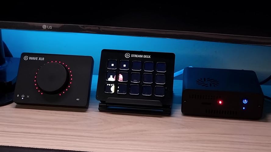 【美品】Elgato Stream Deck（15キー配列） Amazon.co.jp: Elgato Stream Deck【15キー配列】ライブ